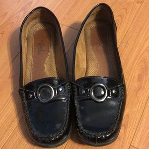 Black patent shoes. Nice flats. GUC. Sz8